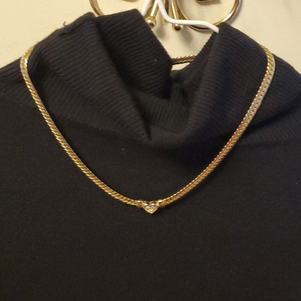 Pretty gold heart necklace